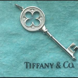 Tiffany & Co. 18K White Gold Pendent 4 diamonds